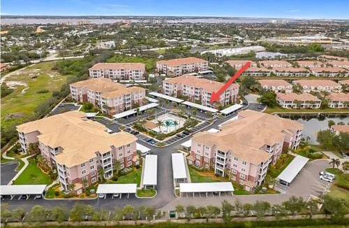 Majestic Palms Apartment | 3Bedroom, 2 Bathroom Condo in gated community