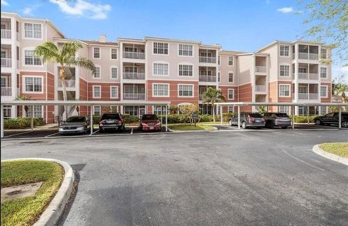 Majestic Palms Apartment | 3Bedroom, 2 Bathroom Condo in gated community