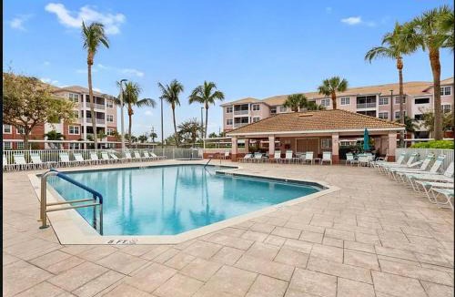 Majestic Palms Apartment | 3Bedroom, 2 Bathroom Condo in gated community