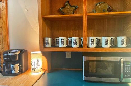 Cosby House | 3Bedroom~ 2Bath~Near All Attractions, Hot Tub~Game Room~Popcorn Machine~Views