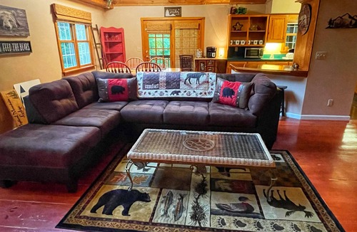 Cosby House | 3Bedroom~ 2Bath~Near All Attractions, Hot Tub~Game Room~Popcorn Machine~Views