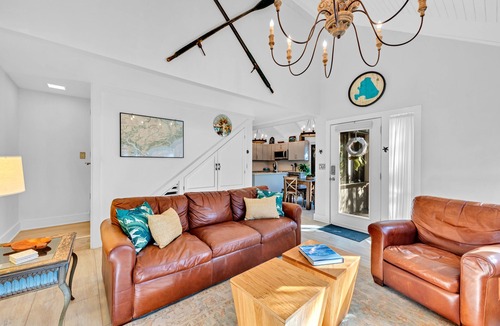 Seabrook Island Cottage | 3BR/2BA Cottage! Close to beach! Golf Course Views! Dog Friendly! Amenity access included!