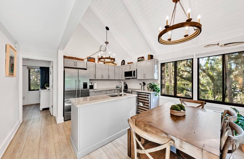 Seabrook Island Cottage | 3BR/2BA Cottage! Close to beach! Golf Course Views! Dog Friendly! Amenity access included!