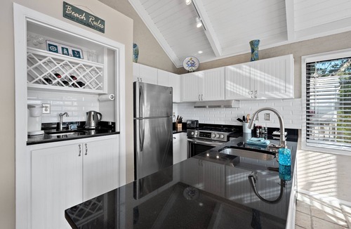 Seabrook Island Cottage | 3BR/2BA Cottage! Close to beach! Golf Course Views! Amenity access available!