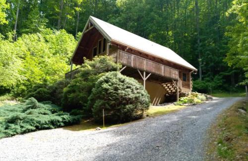 Marshall Ski Chalet | 3Br Chalet With Hot Tub & Trout Stream