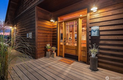 Bellingham House | 3BR Chuckanut Drive home with sunset bay views, direct trail access, and hot tub