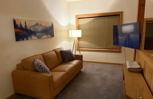 Bellingham House | 3BR Chuckanut Drive home with sunset bay views, direct trail access, and hot tub