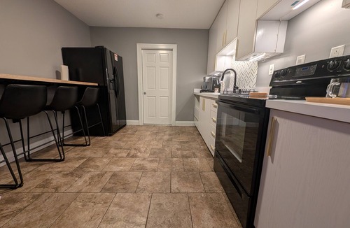 Jacksonville House | 3BR Duplex w/155" Theater, Pool Table & Parking