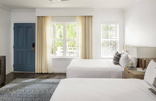 Key West Hotel | 3BR Family-Friendly Unit in Key West, Onsite Parking, Poolside Bar!