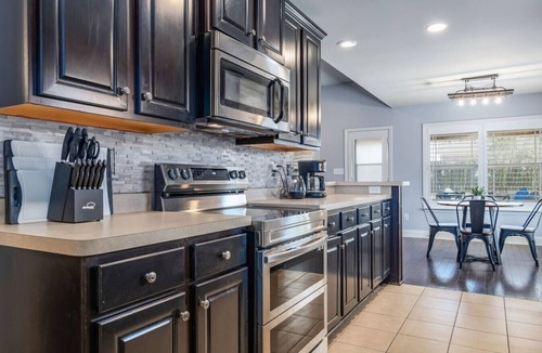 Madison House | 3BR Retreat w/Backyard Oasis