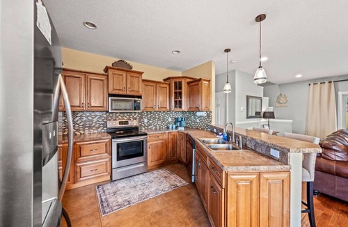Kodak House | 3BR w/Hot Tub + Grill + Games | Great Location!