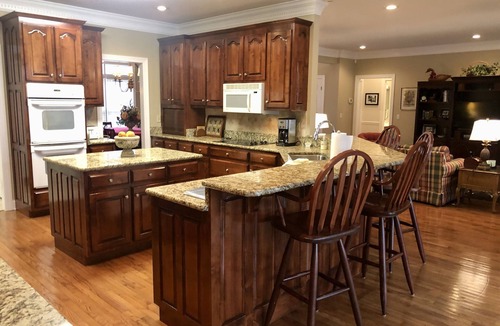 Grant House | 4 Bdrm/3 Bath Luxury Lake Home Directly On Deep Water w/Easy Docking Piers