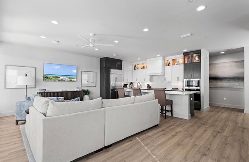 Laguna Beach House | 4 Br Tn Home! | Elevator | Heated Community Pool | 2Min Walk To The Beach!