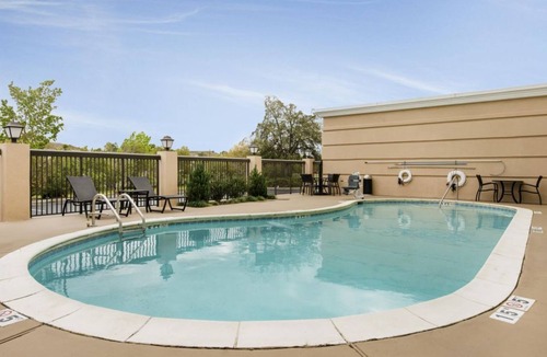Savannah House | 4 Convenient Units w/ Free Parking! Near Universal Studios Florida
