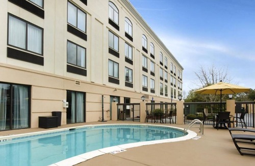 Savannah House | 4 Convenient Units w/ Free Parking! Near Universal Studios Florida