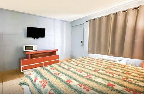 Albany Hotel | 4 Group-Friendly Rooms Near Parks, Trails & Popular Albany Attractions