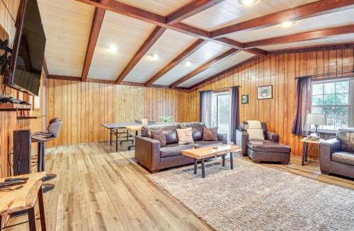 Garden City House | 4 Mi to Savannah: Home w/Gazebo & Seasonal Pool!