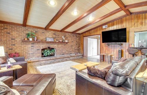 Garden City House | 4 Mi to Savannah: Home w/Gazebo & Seasonal Pool!