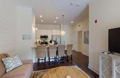 King City House | 400 Ocean King Poolside Suite