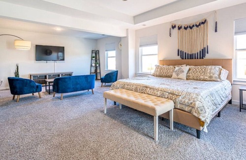 Huntsville House | 4201 Textile Ln VALOR Cal · 3500 Sq Feet / 5 Bed 4 Bath / King Bed Home!