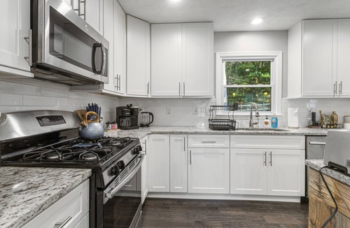 Marietta House | 4bed/3 bath Marietta- Monthly- flexible Stays- Pet Friendly