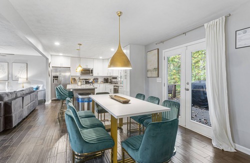 Marietta House | 4bed/3 bath Marietta- Monthly- flexible Stays- Pet Friendly