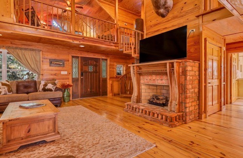 Waynesville House | 4BR/3BA Cabin on Satilla River | Sleeps 12 | Adventure Awaits