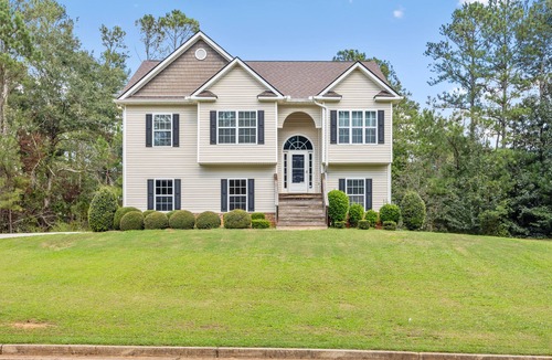 Covington House | 4BR Covington Haven with Private Yard & Porch