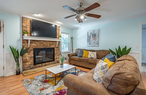 Athens House | 4BR Cozy Home, Close to UGA & Downtown Athens