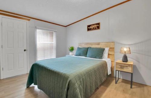 Gatlinburg House | 4BR Family Lodge in Gatlinburg with Hot Tub