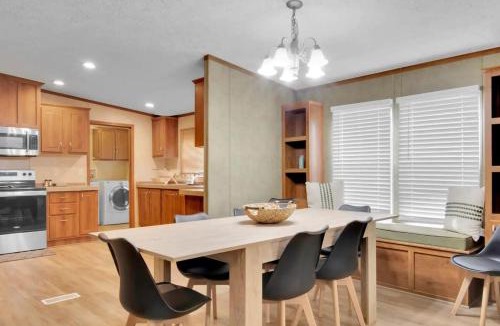 Gatlinburg House | 4BR Family Lodge in Gatlinburg with Hot Tub