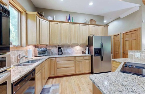 Alexander House | 5-Acre Hideaway | Screened Porch | Tall Ceilings, Office Loft | Wildlife