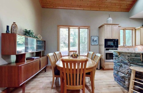 Alexander House | 5-Acre Hideaway | Screened Porch | Tall Ceilings, Office Loft | Wildlife