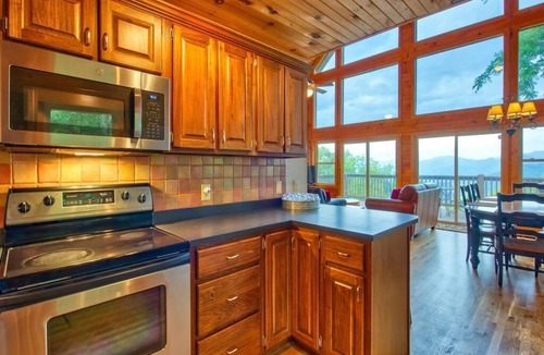 Waynesville Cabin | 5 BD 3 BA Log Cabin Sleep 13 Long Range Views Hot Tub, Game Room Wifi Garage