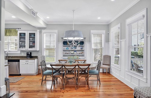 King City House | 5 bed/4.5 bath beach cottage - Walking distance to St Simons Pier & Village!