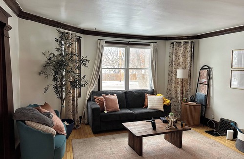 Northeast Minneapolis House | 5 bedrooms with parking near NE Arts District, 15min to NSC and US Bank Stadium