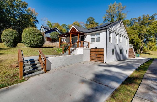 Atlanta House | 5 Mi to Dtwn ATL! Cutest Cottage in Venetian Hills