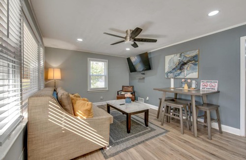 Atlanta House | 5 Mi to Dtwn ATL! Cutest Cottage in Venetian Hills