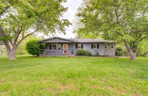 Waynesville House | 5 Mi to Lake Junaluska: Mtn Haven w/Deck!