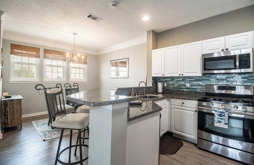 Gulfport Villa | 5 min walk to the beach! In this 945 sq feet 1bed, 1bed Condo!