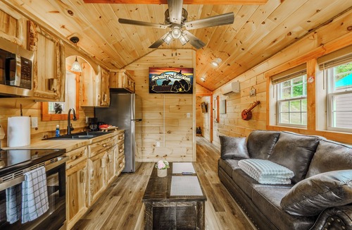 Kodak Cabin | 5 Minutes from Buc-ee's -Buffalo Bill Cabin