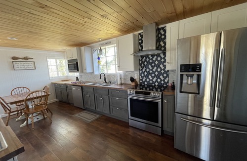 Dandridge House | 5bd~4ba Near Smoky Mountains Attractions~Majestic Views, Hot Tub, FirePit SMORES