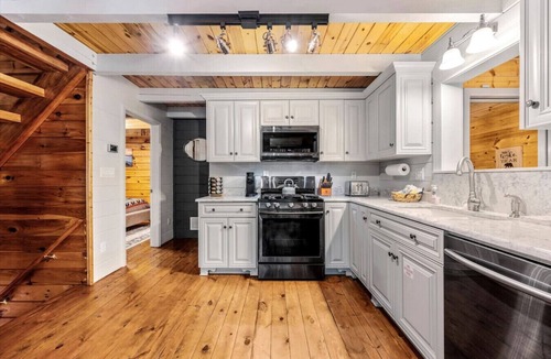 Cosby Cabin | 5BR Cabin w/Privacy! Hot Tub + Firepit/Yard*Arcade