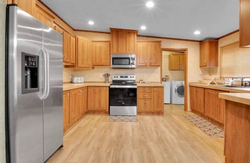 Gatlinburg House | 5BR Lodge in Gatlinburg with Hot Tub