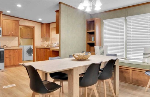 Gatlinburg House | 5BR Lodge in Gatlinburg with Hot Tub