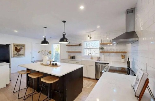 Alexander House | 6-Bed Luxe Secluded Retreat 15 min to Asheville, Huge Gameroom,Hot tub,Poker Tbl