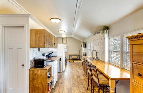 Harvest House | 6 Mi to Clift Farm! Pet-Friendly Guesthouse