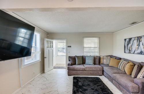 Jacksonville House | 6 Mi to Dtwn Entertainment! Stylish JAX Abode