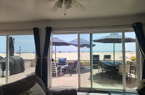 Santa Ana Heights House | 7-bedroom beachfront house in amazing Newport Beach