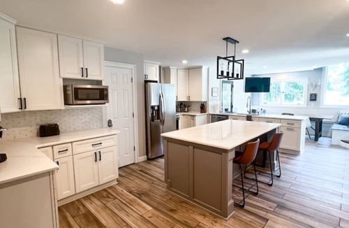 Belmont House | 7 Bedroom Updated Lake House Close to Charlotte